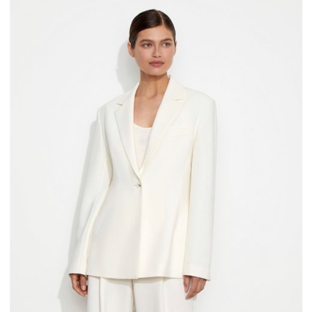 12 storeez white fitted blazer (like new)